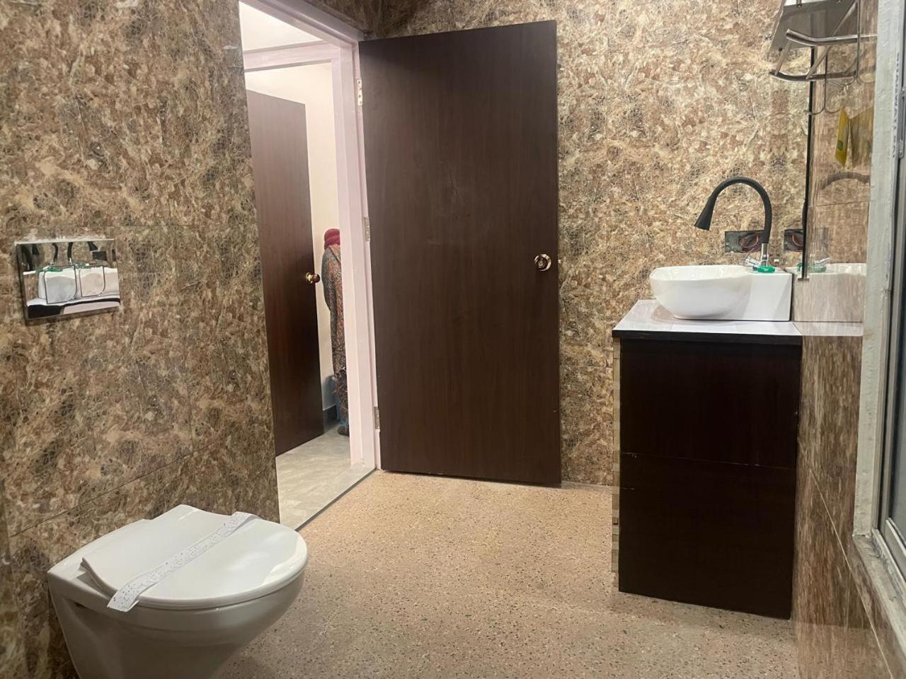 Blue Angel Guest House Шиллонг Экстерьер фото