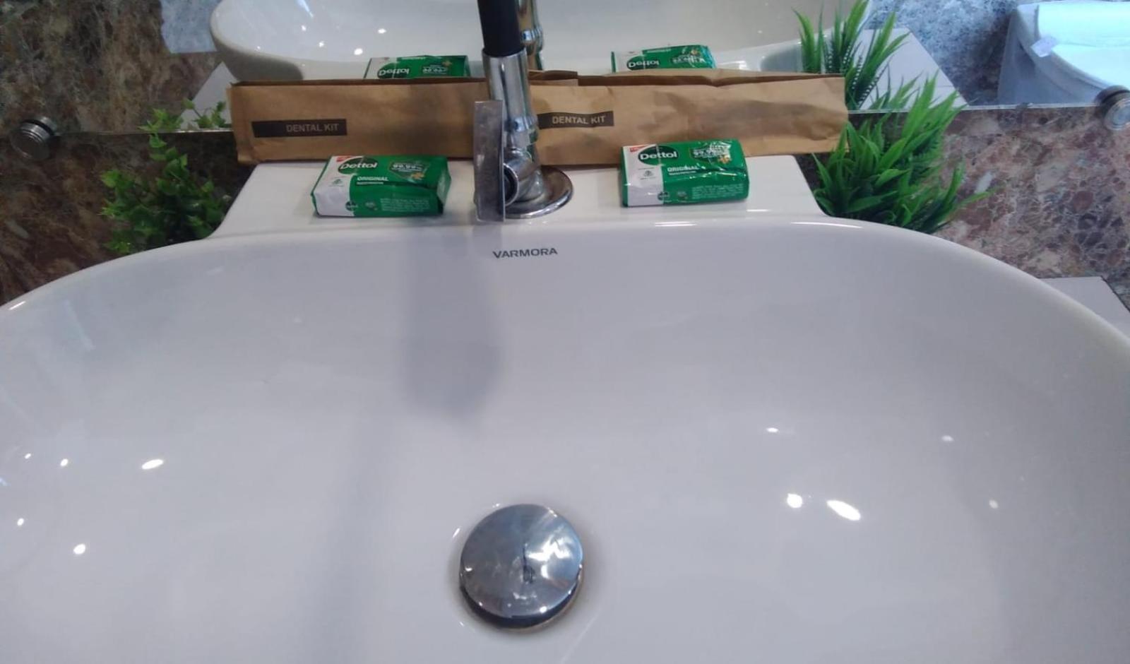 Blue Angel Guest House Шиллонг Экстерьер фото
